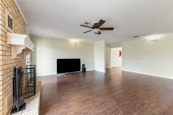 $315,000 | 3917 Hilltop Drive, Bryan, TX 77801