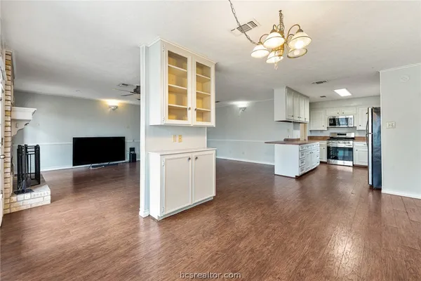 $315,000 | 3917 Hilltop Drive, Bryan, TX 77801