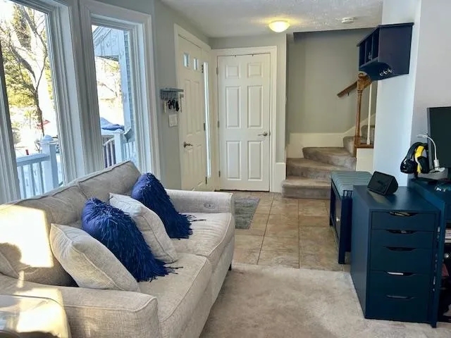 $569,900 | 13 B Hedgerow Drive, Hudson, NH 03051