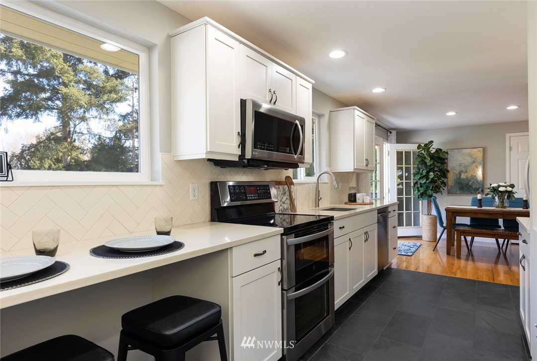 9232 Sand Point Way Northeast Seattle, WA 98115 - Photo 11 of 40 Gallery Image 11