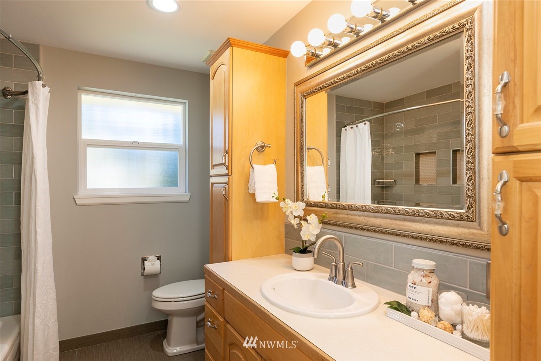 9232 Sand Point Way Northeast Seattle, WA 98115 - Photo 17 of 40 Gallery Image 17