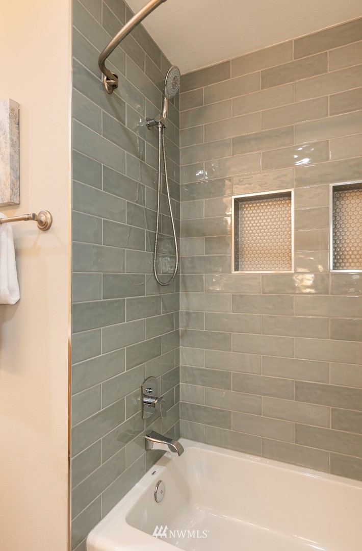9232 Sand Point Way Northeast Seattle, WA 98115 - Photo 18 of 40 Gallery Image 18