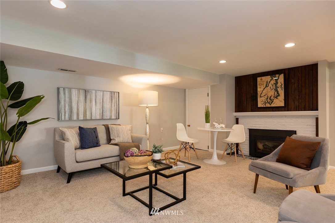 9232 Sand Point Way Northeast Seattle, WA 98115 - Photo 24 of 40 Gallery Image 24