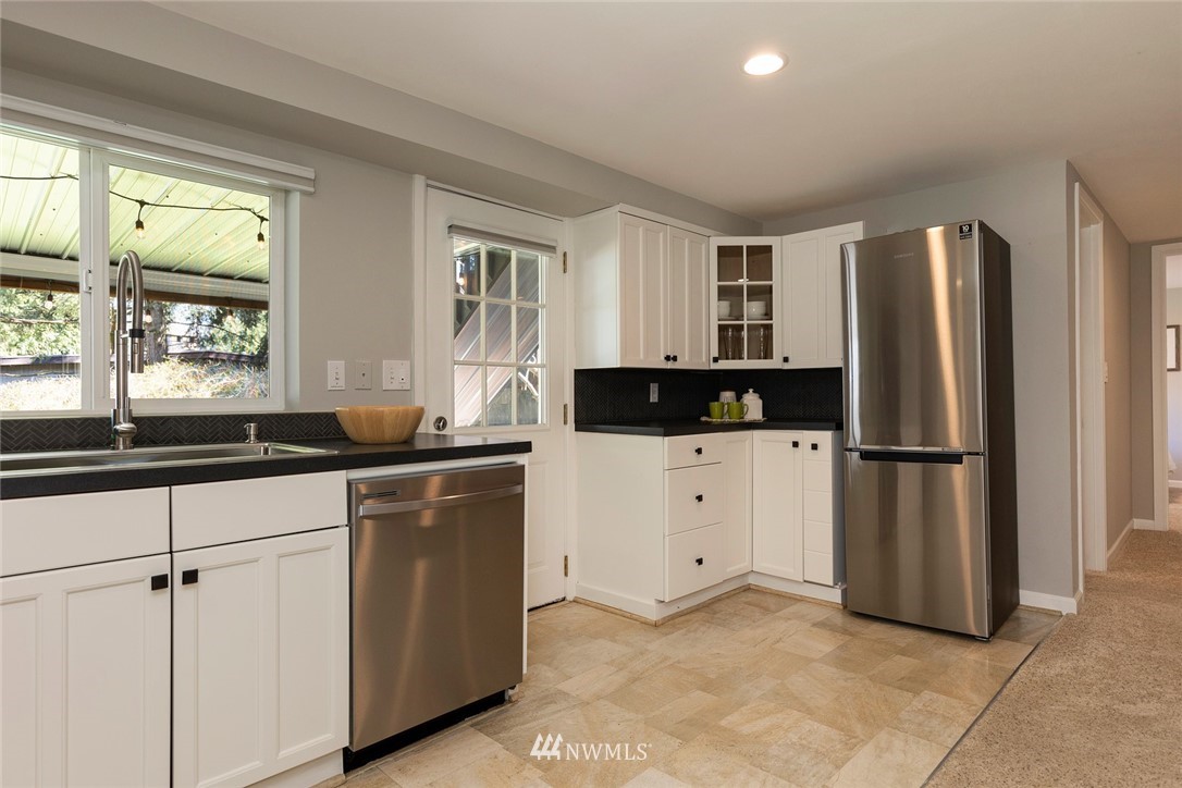 9232 Sand Point Way Northeast Seattle, WA 98115 - Photo 28 of 40 Gallery Image 28