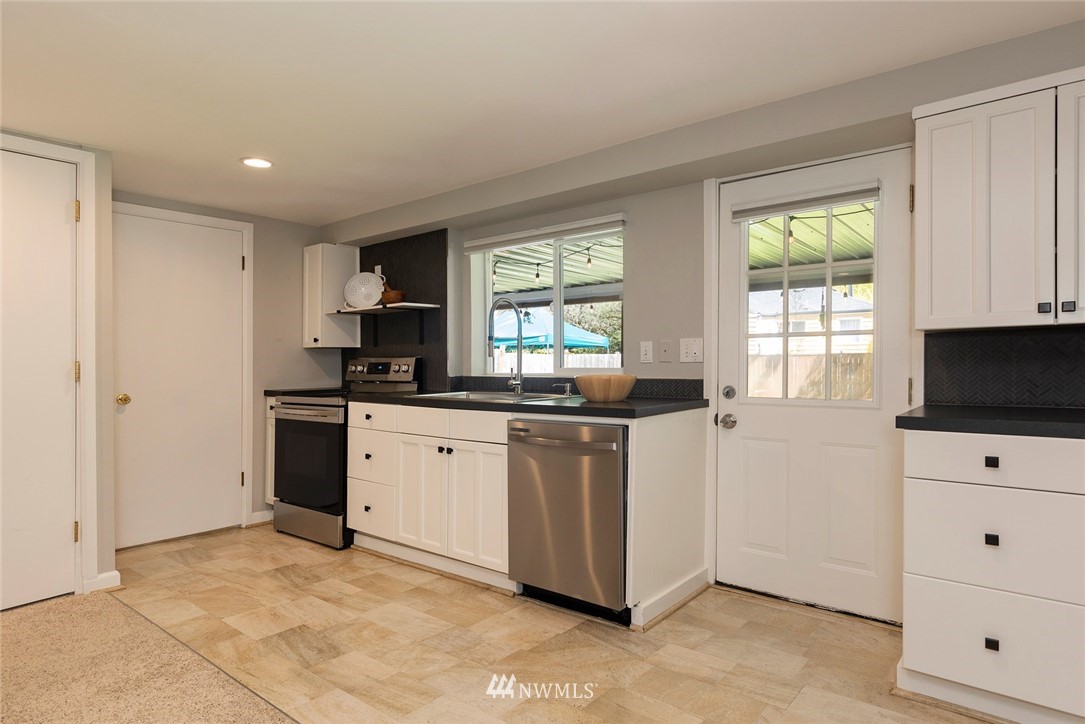 9232 Sand Point Way Northeast Seattle, WA 98115 - Photo 29 of 40 Gallery Image 29