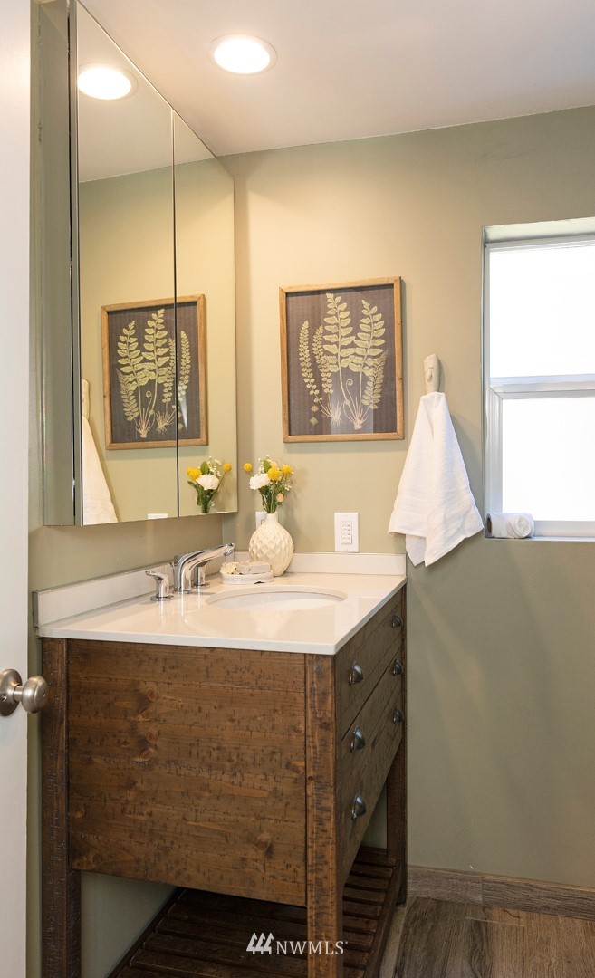 9232 Sand Point Way Northeast Seattle, WA 98115 - Photo 34 of 40 Gallery Image 34