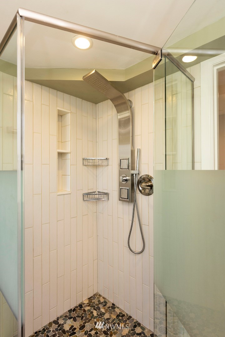 9232 Sand Point Way Northeast Seattle, WA 98115 - Photo 35 of 40 Gallery Image 35