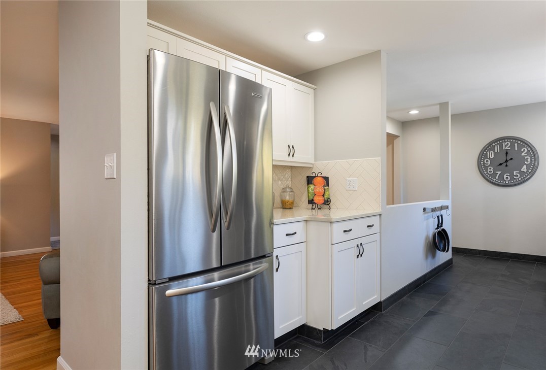 9232 Sand Point Way Northeast Seattle, WA 98115 - Photo 10 of 40 Gallery Image 10