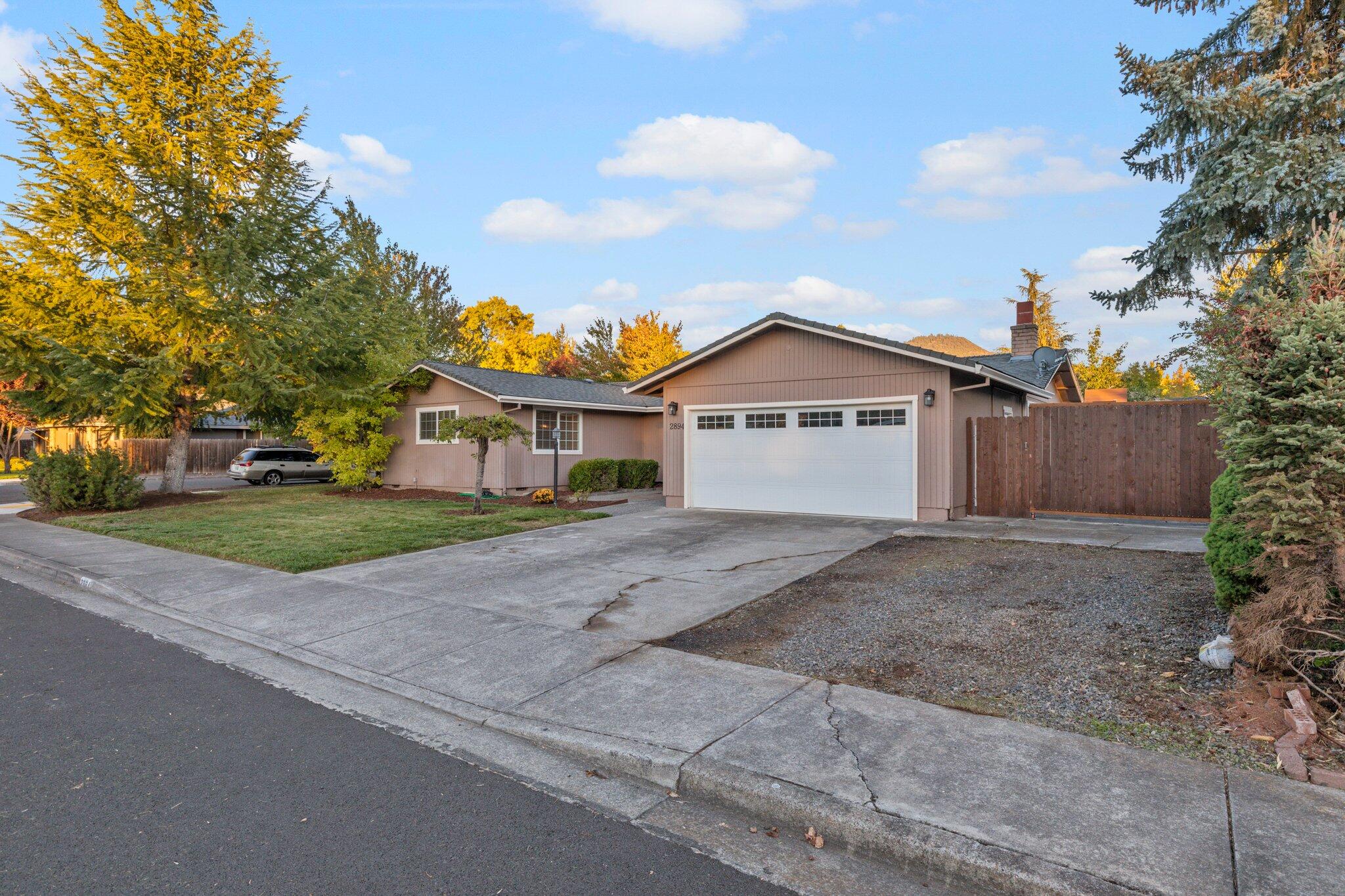2894 Aldersgate Road Medford, OR 97504 - Photo 2 of 27 2-web-or-mls-WCIL0148
