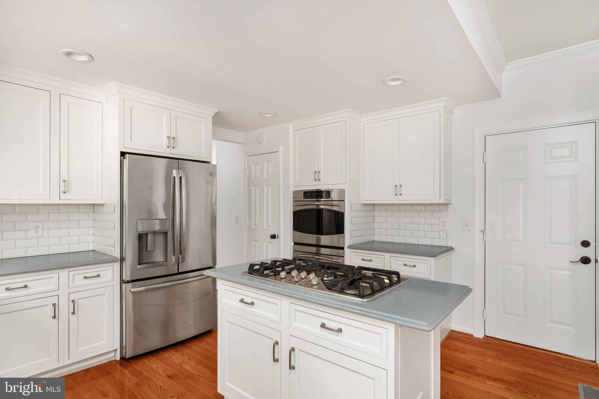 8550 Yoder Street Manassas, VA 20110 - Photo 13 of 39 Double wall ovens and gas cooktop