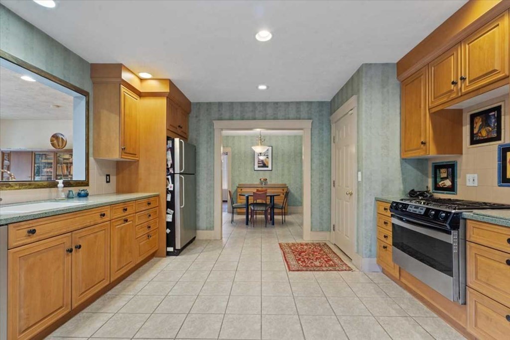 18 Robertson Road Worcester, MA 01602 - Photo 11 of 42 Gallery Image 11