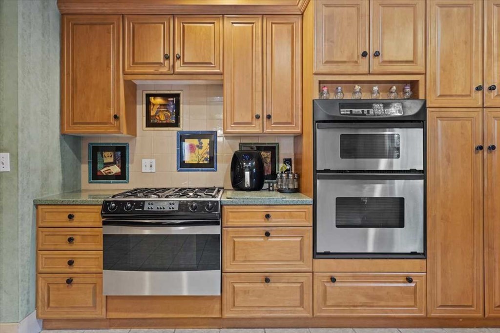 18 Robertson Road Worcester, MA 01602 - Photo 9 of 42 Gallery Image 9