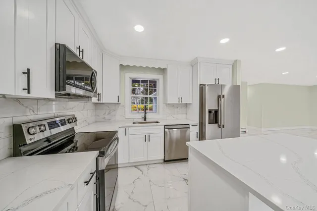 $739,000 | 50 7th Street, St. James, NY 11780