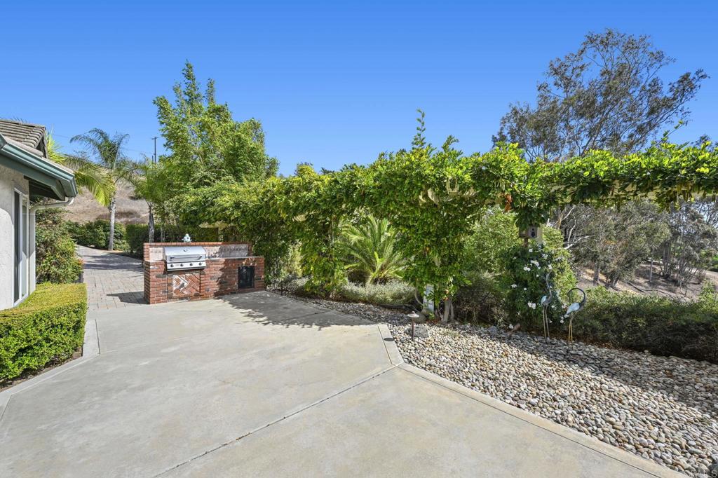 4447 Palomar Drive Fallbrook, CA 92028 - Photo 4 of 47