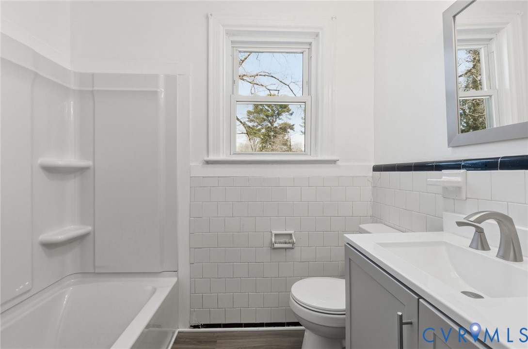 5116 Alberene Road Richmond, VA 23224 - Photo 13 of 20 a bathroom with a sink a toilet and a tub