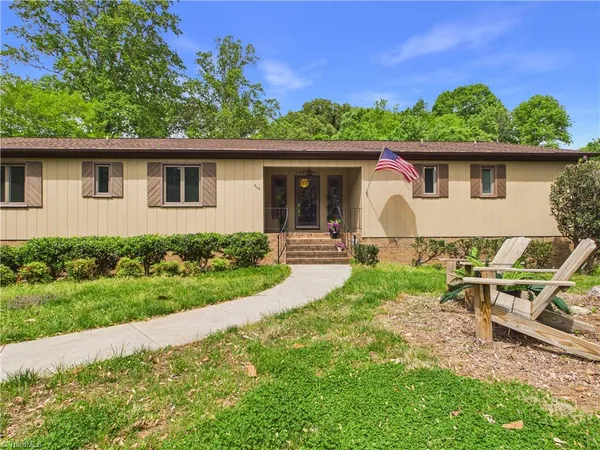 $519,900 | 904 Fairidge Drive, Jamestown, NC 27282