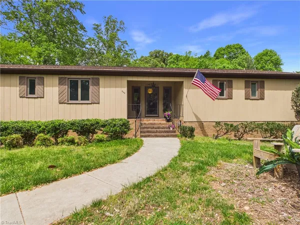 $519,900 | 904 Fairidge Drive, Jamestown, NC 27282
