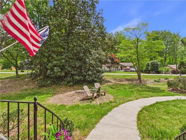 $519,900 | 904 Fairidge Drive, Jamestown, NC 27282