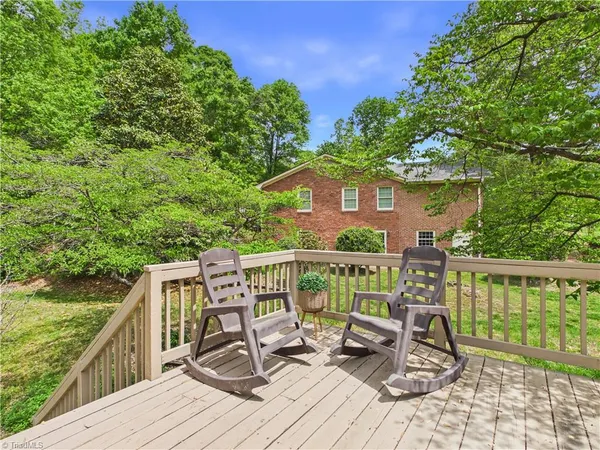 $519,900 | 904 Fairidge Drive, Jamestown, NC 27282