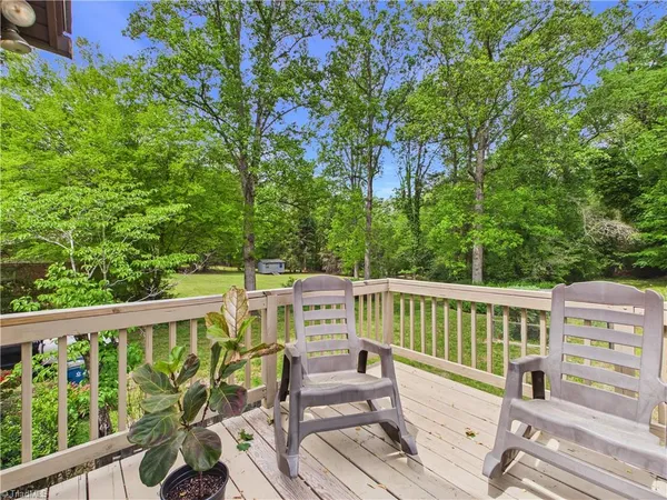 $519,900 | 904 Fairidge Drive, Jamestown, NC 27282