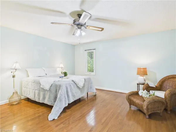 $519,900 | 904 Fairidge Drive, Jamestown, NC 27282