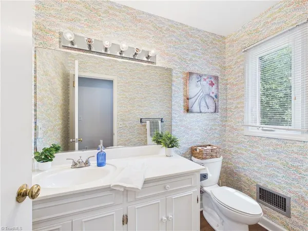 $519,900 | 904 Fairidge Drive, Jamestown, NC 27282