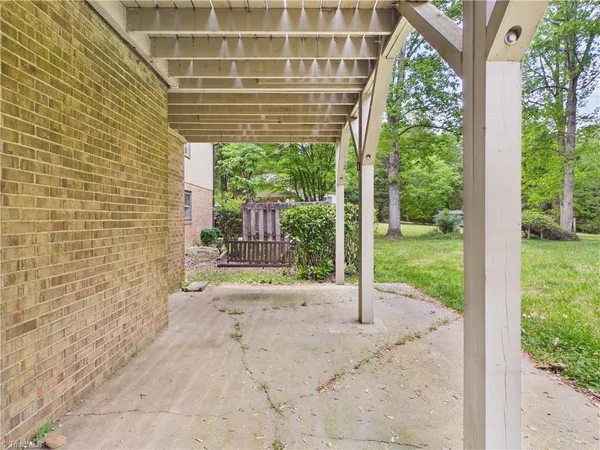 $519,900 | 904 Fairidge Drive, Jamestown, NC 27282