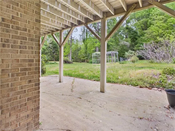 $519,900 | 904 Fairidge Drive, Jamestown, NC 27282