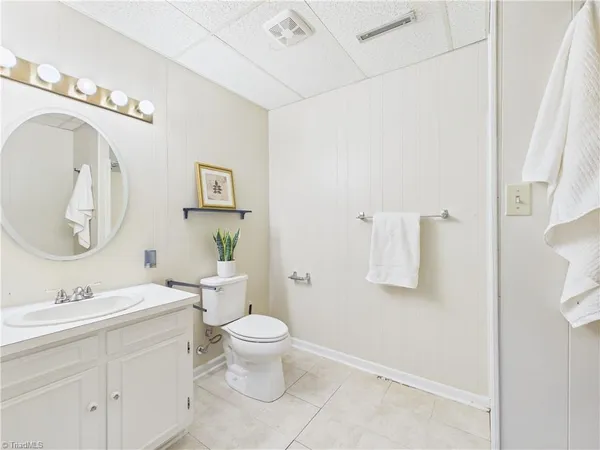 $519,900 | 904 Fairidge Drive, Jamestown, NC 27282