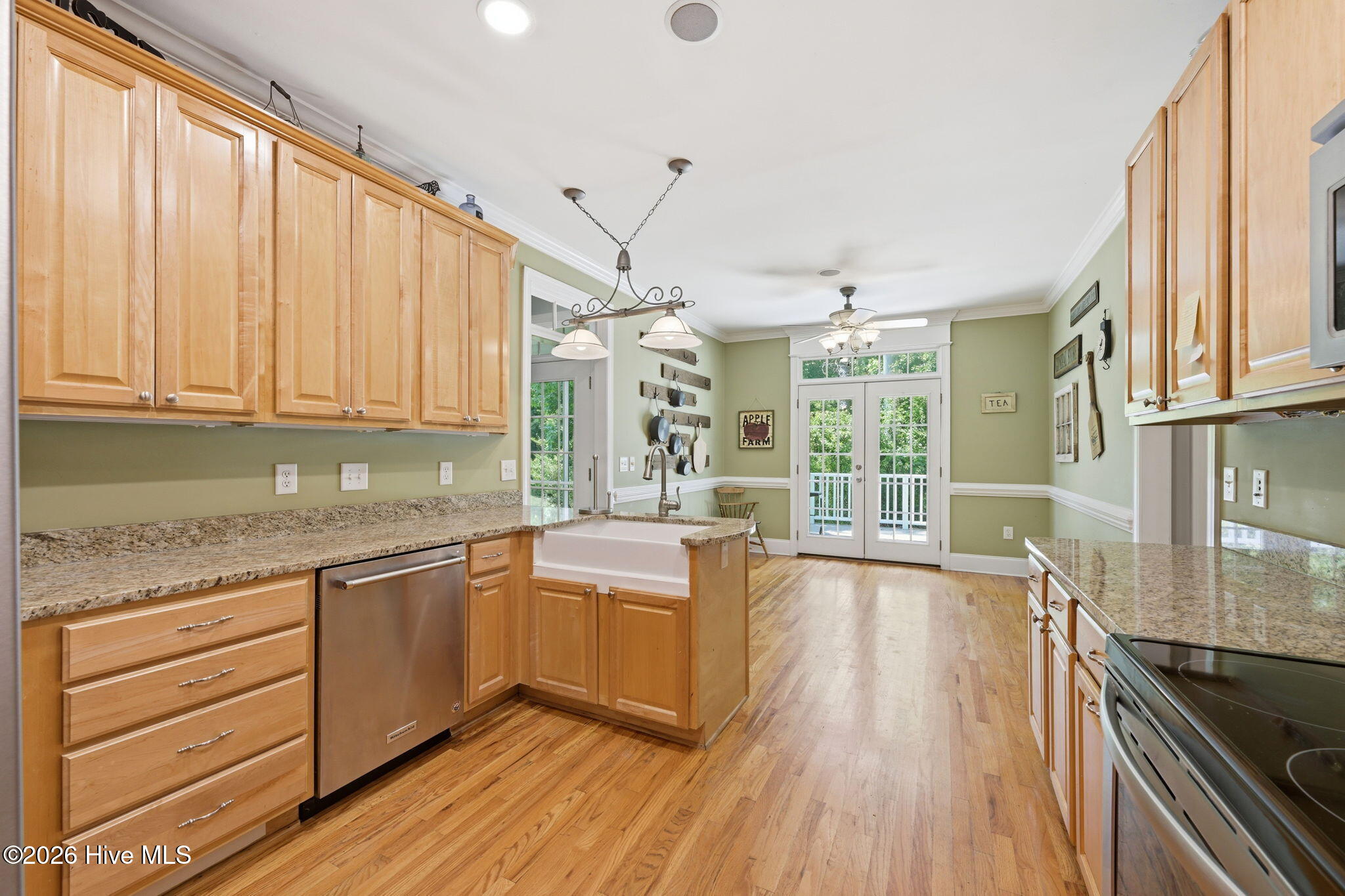 202 Emmen Road New Bern, NC 28562 - Photo 2 of 41