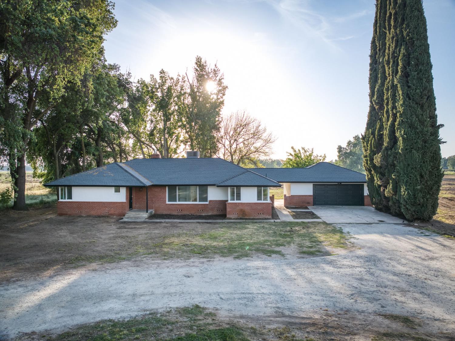 545 North Rio Vista Avenue Sanger, CA 93657 - Photo 1 of 46 front view of a house with a yard
