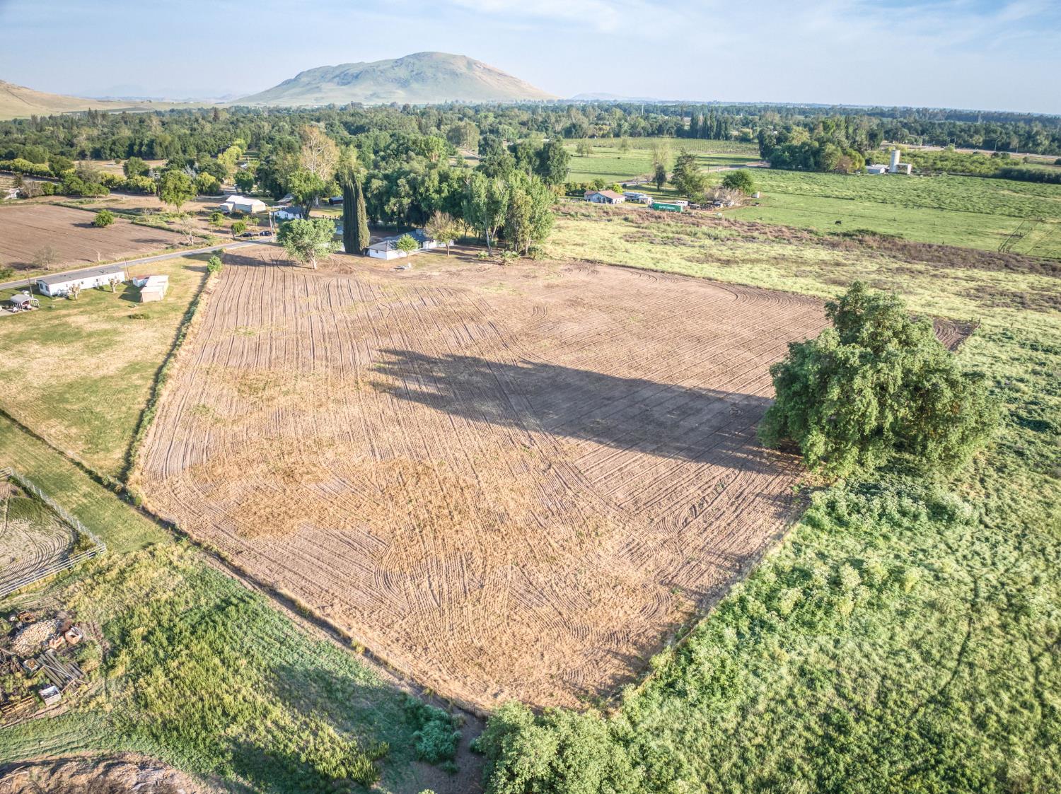 545 North Rio Vista Avenue Sanger, CA 93657 - Photo 20 of 46 a view of an outdoor space and a lake view