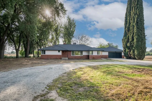 $699,950 | 545 North Rio Vista Avenue, Sanger, CA 93657