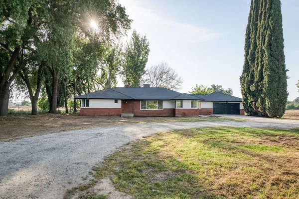 $699,950 | 545 North Rio Vista Avenue, Sanger, CA 93657