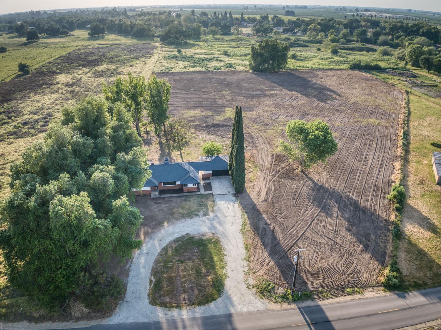 545 North Rio Vista Avenue Sanger, CA 93657 - Photo 46 of 46 an aerial view of a house with a ocean view