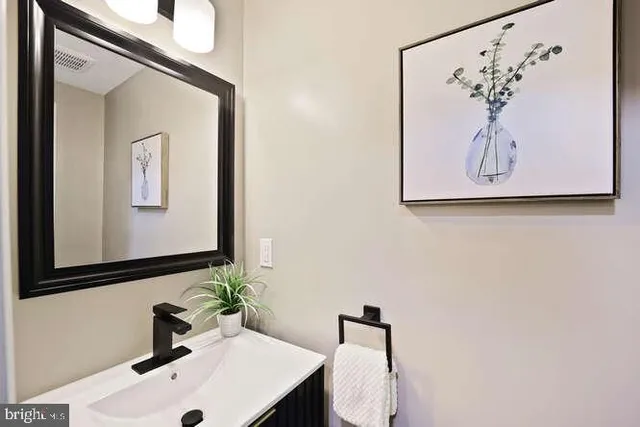 $490,000 | 1632 Ridge Place Southeast, Washington, DC 20020