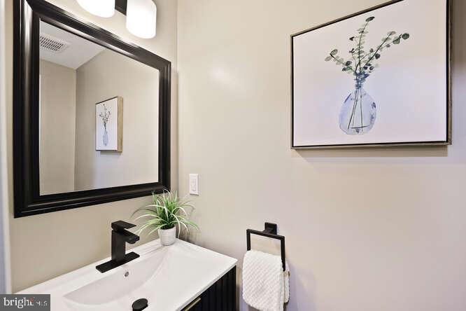 1632 Ridge Place Southeast Washington, DC 20020 - Photo 6 of 33