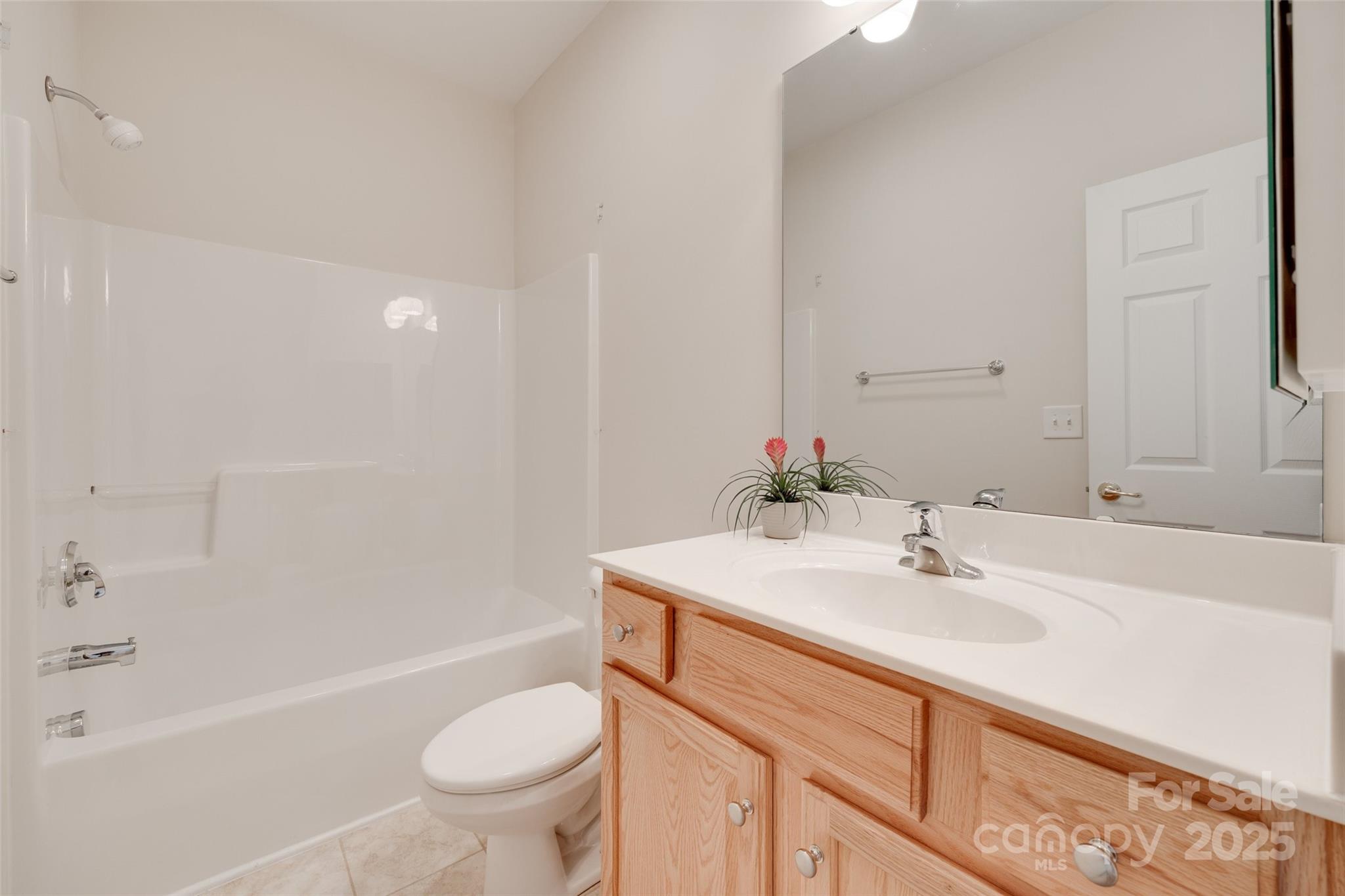 422 Garnet Court Fort Mill, SC 29708 - Photo 18 of 45 a bathroom with a sink a toilet and a bathtub