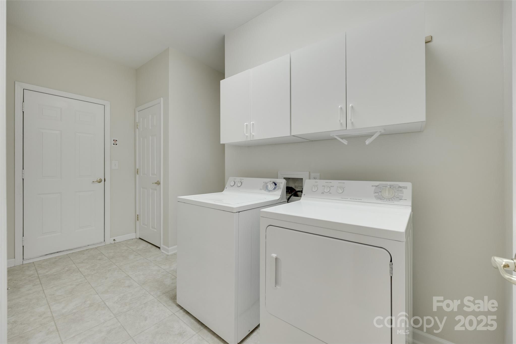 422 Garnet Court Fort Mill, SC 29708 - Photo 25 of 45 a utility room with dryer and washer