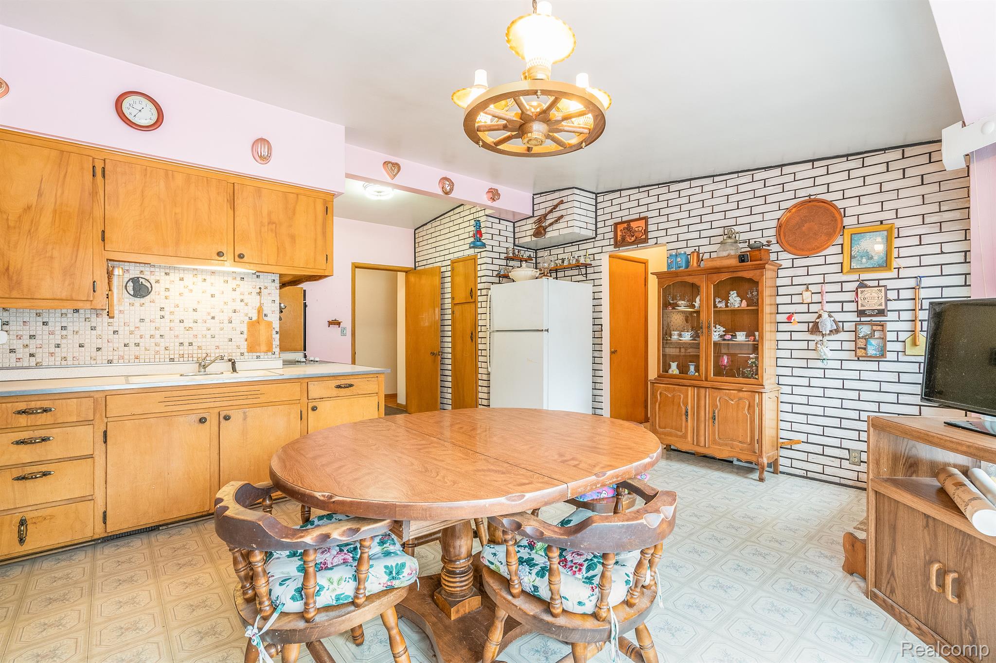 16121 Haggerty Road Belleville, MI 48111 - Photo 36 of 60 Huge eat in kitchen.
