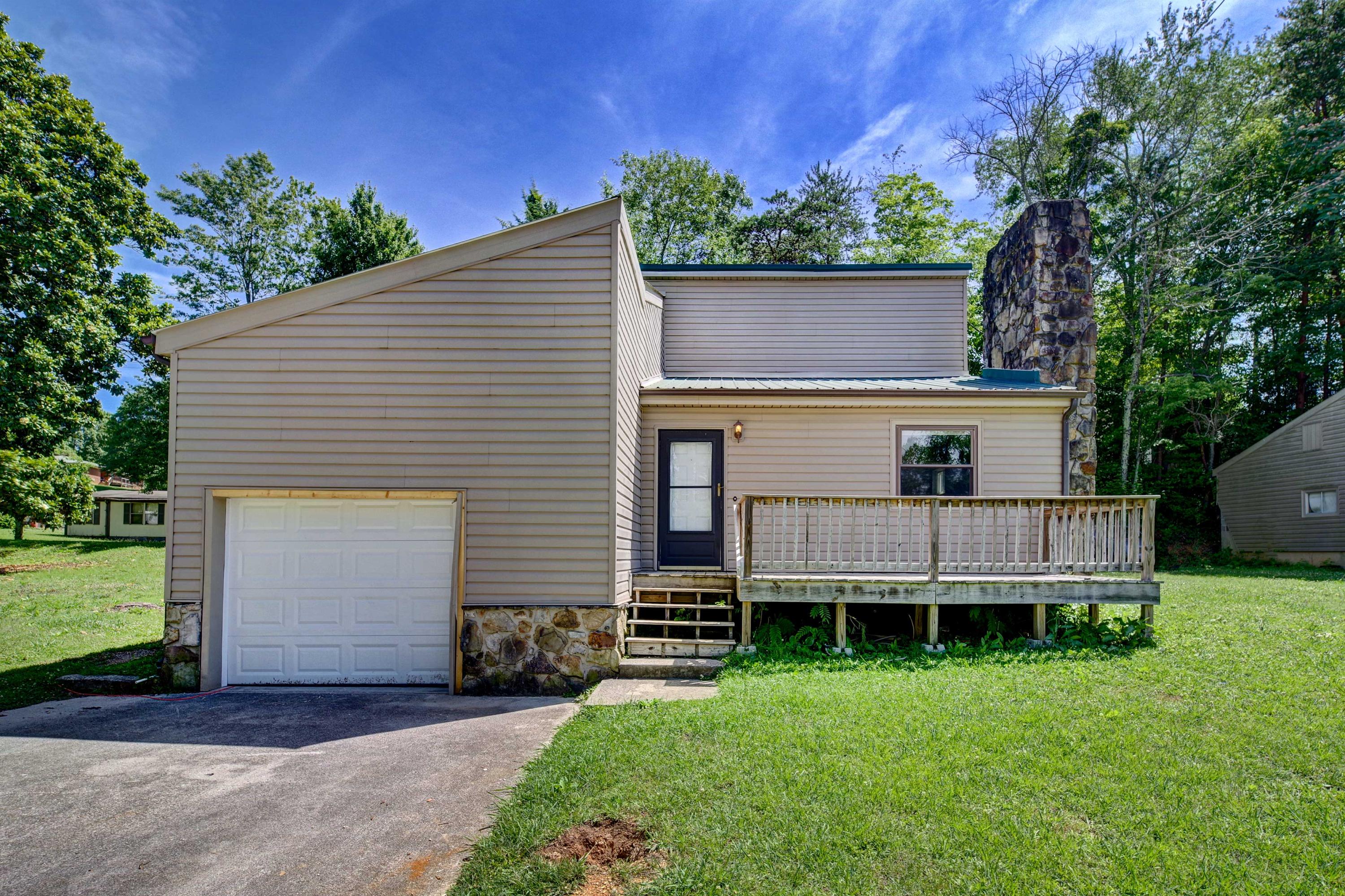 107 Gladwood Road Clinton, TN 37716 - Photo 1 of 17 Front_Exterior_1 (1)