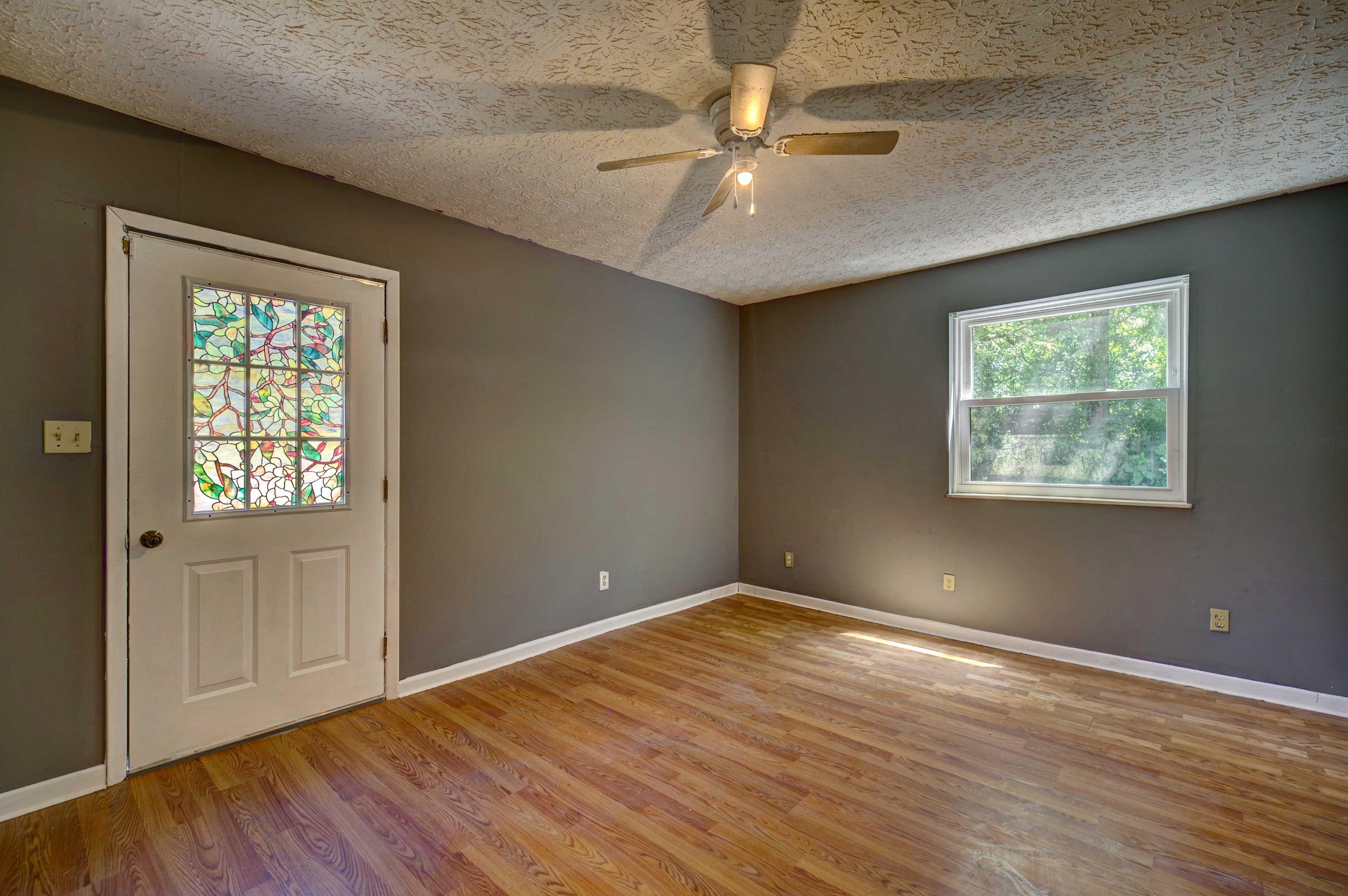 107 Gladwood Road Clinton, TN 37716 - Photo 14 of 17 Family Room_1
