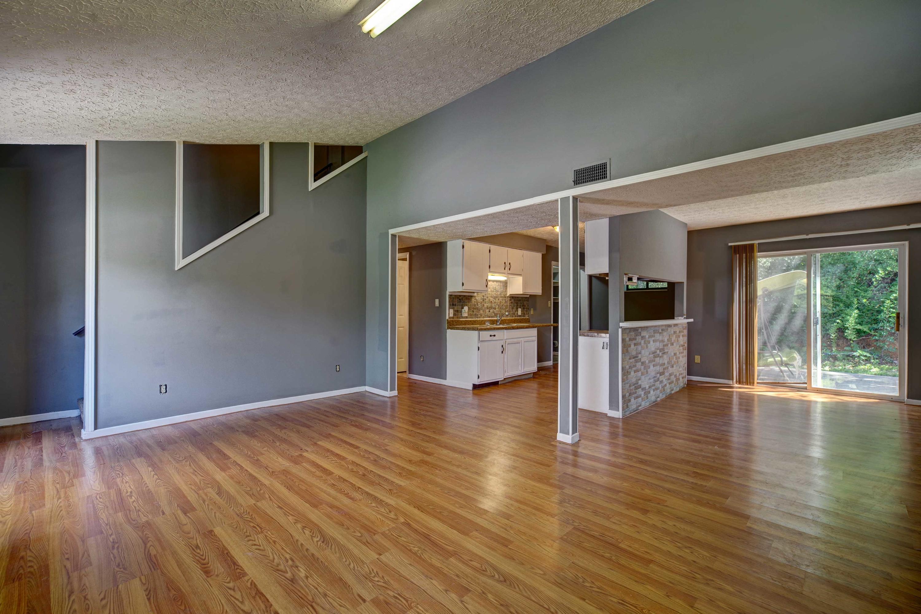 107 Gladwood Road Clinton, TN 37716 - Photo 4 of 17 Living Room_2