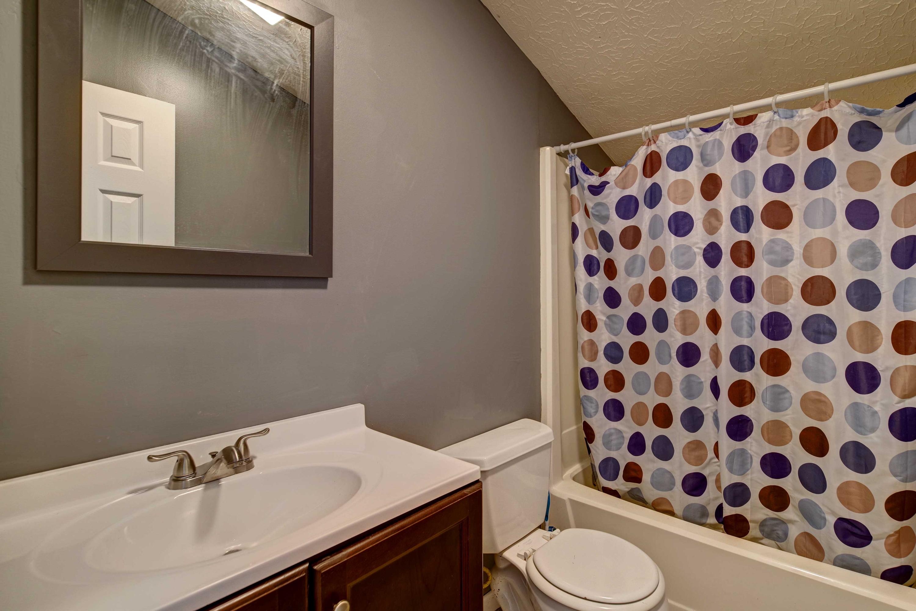 107 Gladwood Road Clinton, TN 37716 - Photo 10 of 17 Bathroom_2