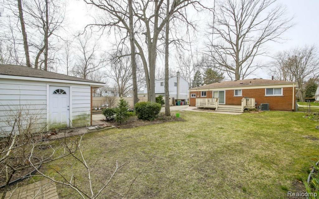 23640 Tuck Road Farmington, MI 48336 - Photo 4 of 21