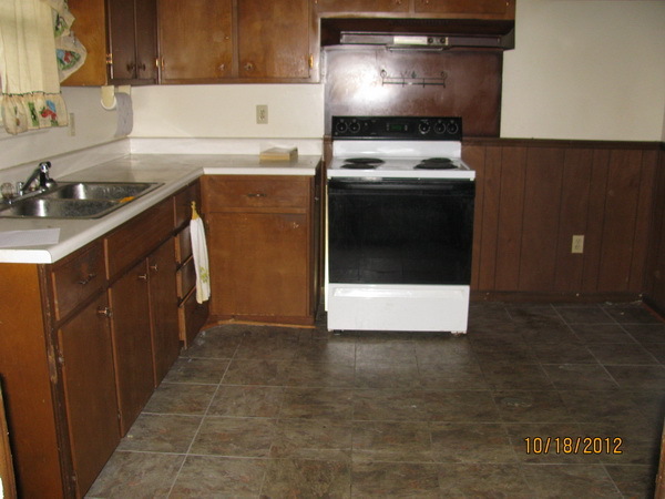 529 Holiday Road Vinton, VA 24179 - Photo 3 of 8 a kitchen that has a sink and a stove