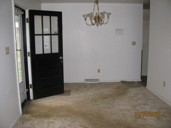 529 Holiday Road Vinton, VA 24179 - Photo 4 of 8 a view of empty room with windows