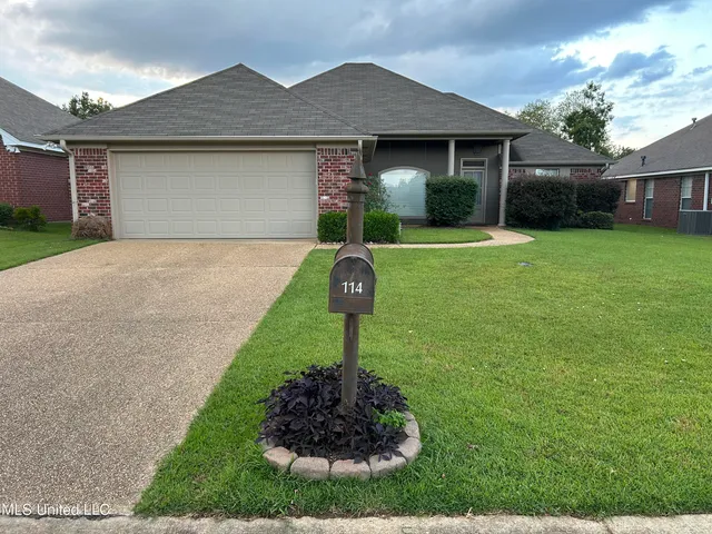 $289,900 | 114 Sherwood Drive, Brandon, MS 39047