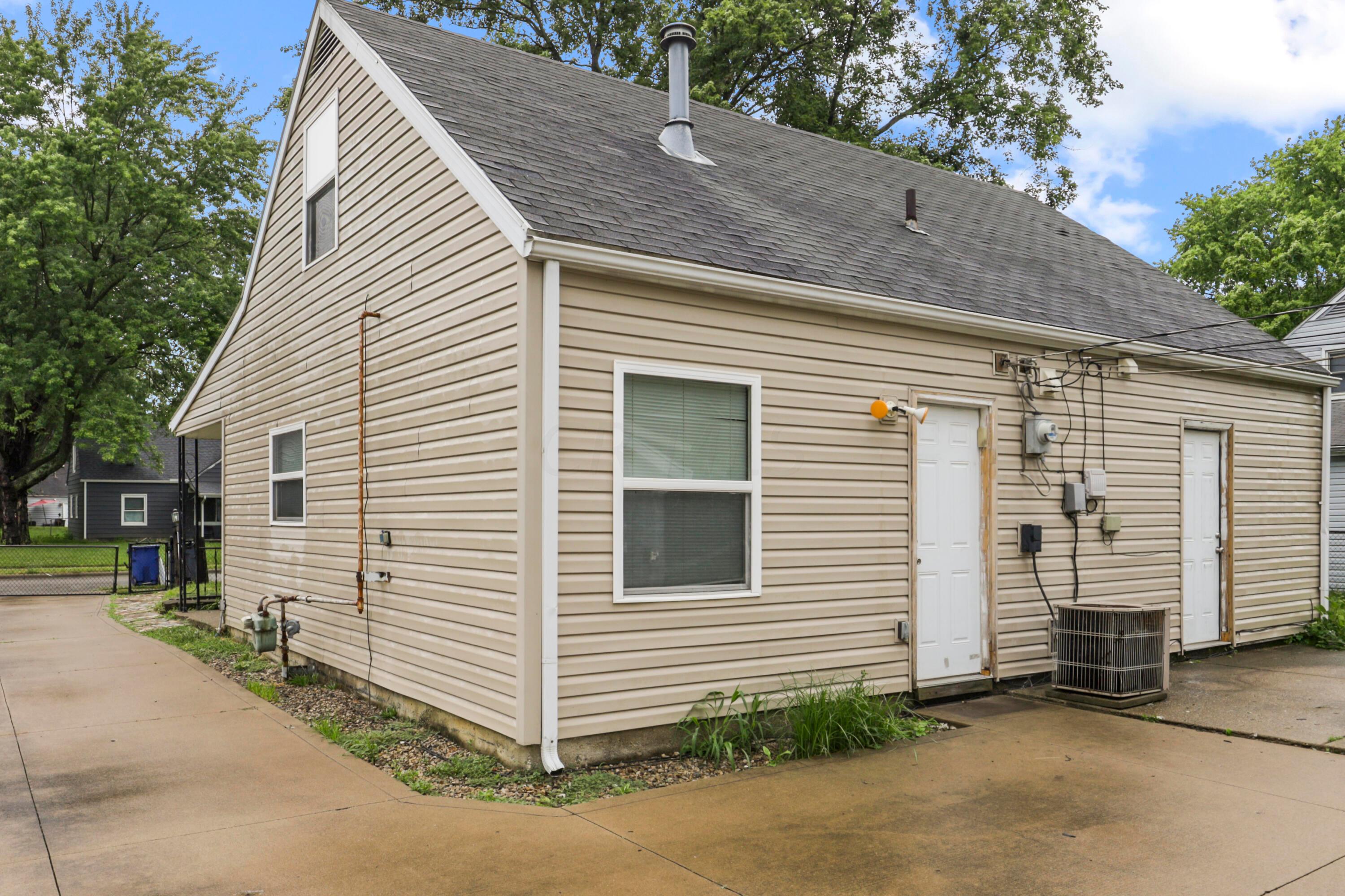904 Colgate Road Columbus, OH 43213 - Photo 5 of 27 IMG_7947