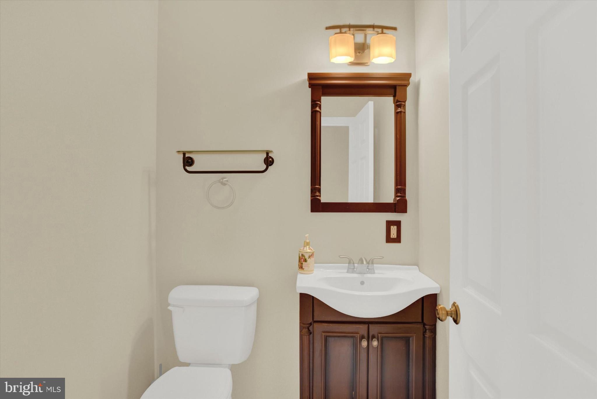 657 Woodburne Road Lewisberry, PA 17339 - Photo 20 of 39 Half Bathroom